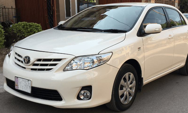 &lsquo;White Corolla gang&rsquo; robs expat woman in Karachi