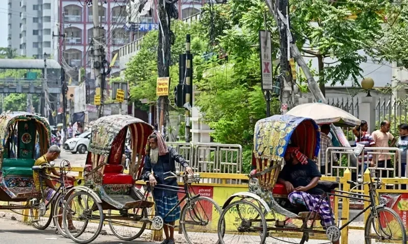 Bangladesh children sweat at home as heatwave shuts schools