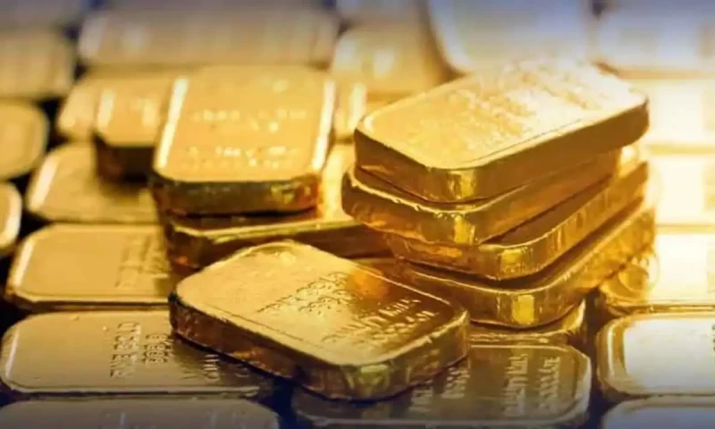 Gold price declines in Pakistan