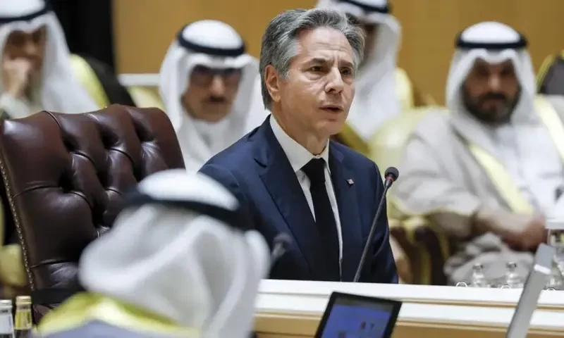 Blinken promotes Gulf Arab defence in sign to Israel and Iran