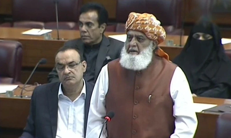 JUI-F chief Fazl endorses PTI&rsquo;s demand for holding rallies