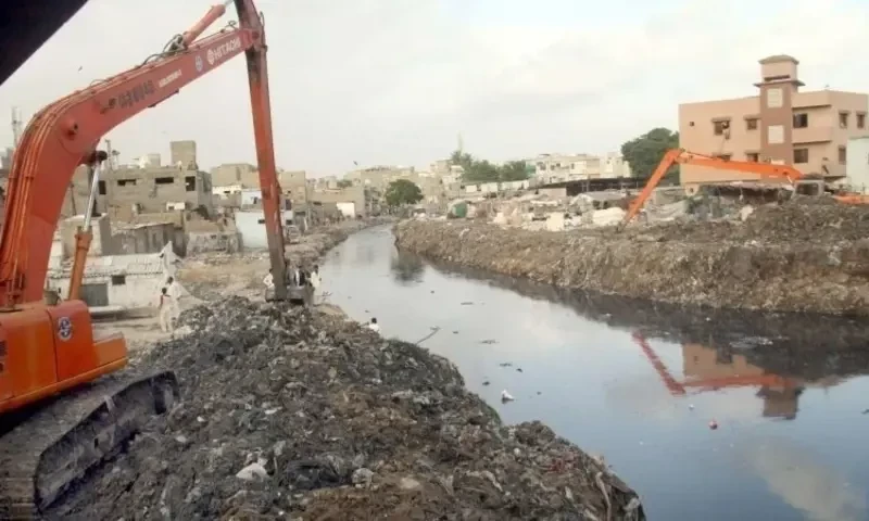 Fact check: Did DMC team fall into Karachi&rsquo;s Gujjar Nullah