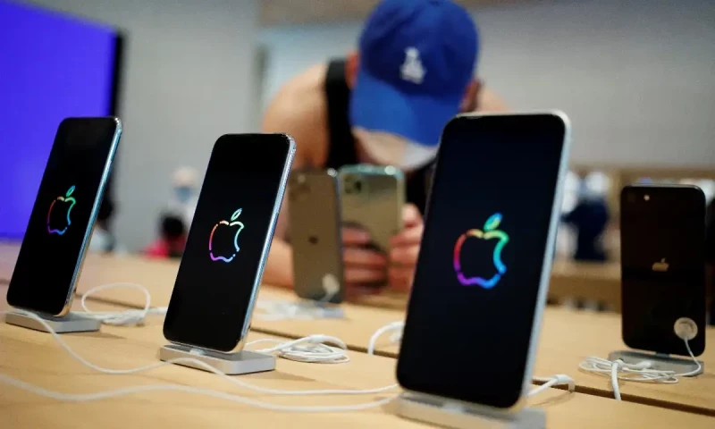 Apple working to fix iPhone issue messing with users&rsquo; sleep