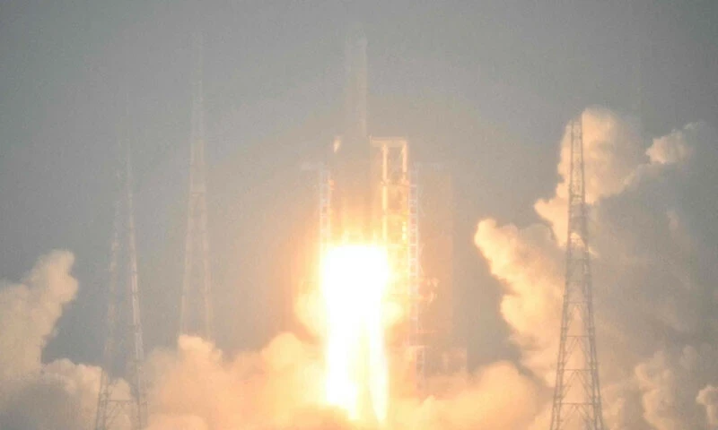Pakistan&rsquo;s &lsquo;historic&rsquo; lunar mission launched