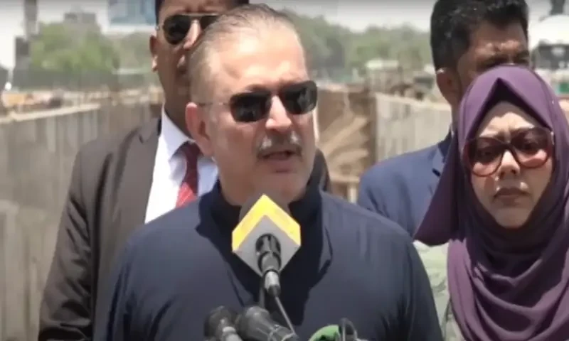 Sindh wants contractors to work three shifts to avoid delays in Karachi&rsquo;s Red Line