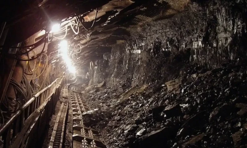 Armed men attack Duki coal mine, 5 injured