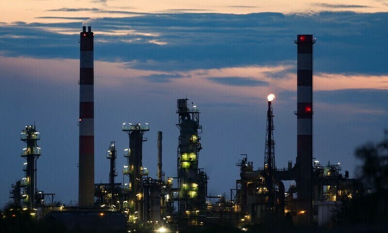 Oil prices rise on slower US inflation, strong demand