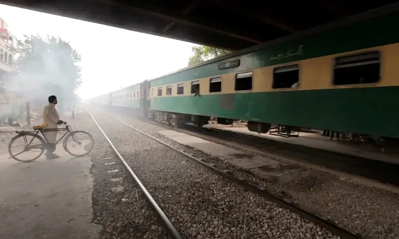 Pakistan Railways introduces &lsquo;premier dinning&rsquo; on Tezgam Express