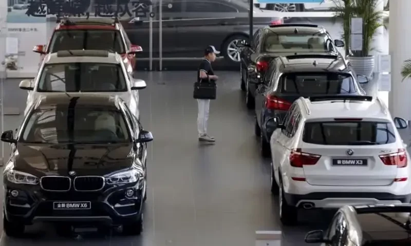 New vehicles won&rsquo;t be out of showroom until registered in Karachi, says minister