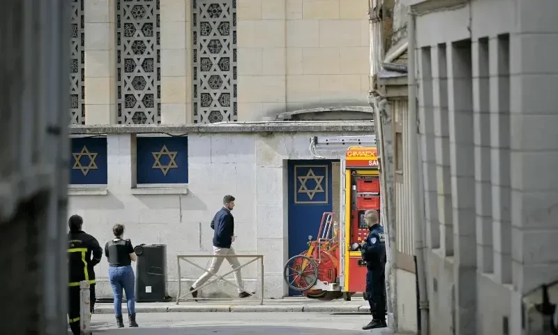 French police kill man trying to set fire to synagogue: minister