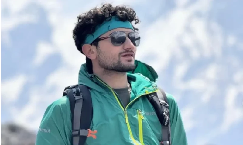 Virat Kohli express hope to visit Pakistan during his call with Pakistani mountaineer