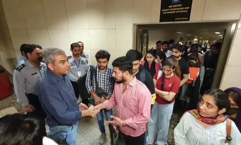 Pakistani students flee Kyrgyzstan as first flight lands in Lahore