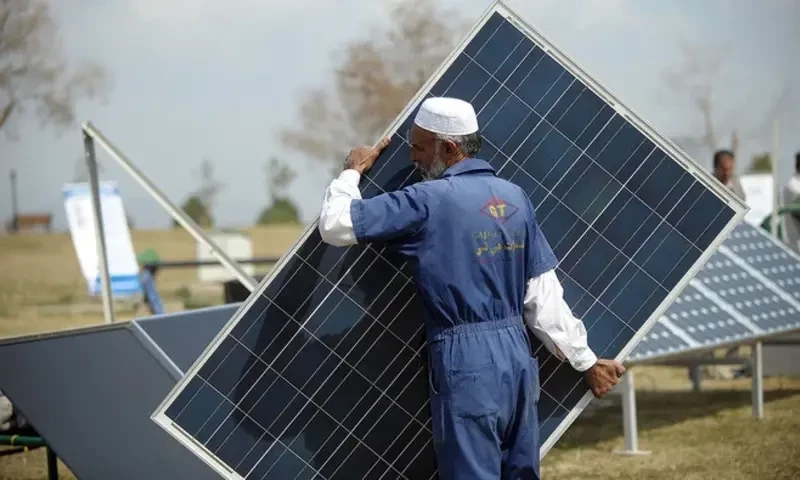 IMF hasn&rsquo;t set any condition to convert net metering to gross metering: minister