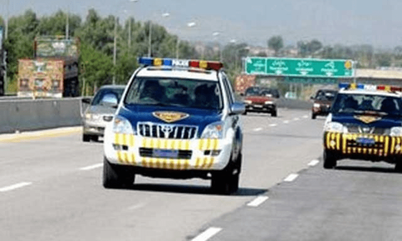 Broken-down vehicle looted on Motorway