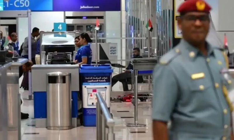 Visit visa holders in UAE advised to carry over 300 Dirham in cash