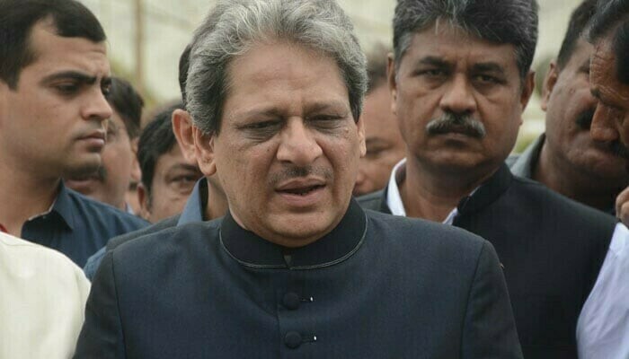 Ishratul Ibad announces return to Pakistan