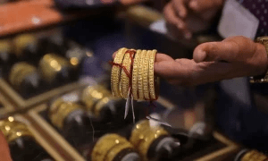 Gold prices continue to fall in Pakistan