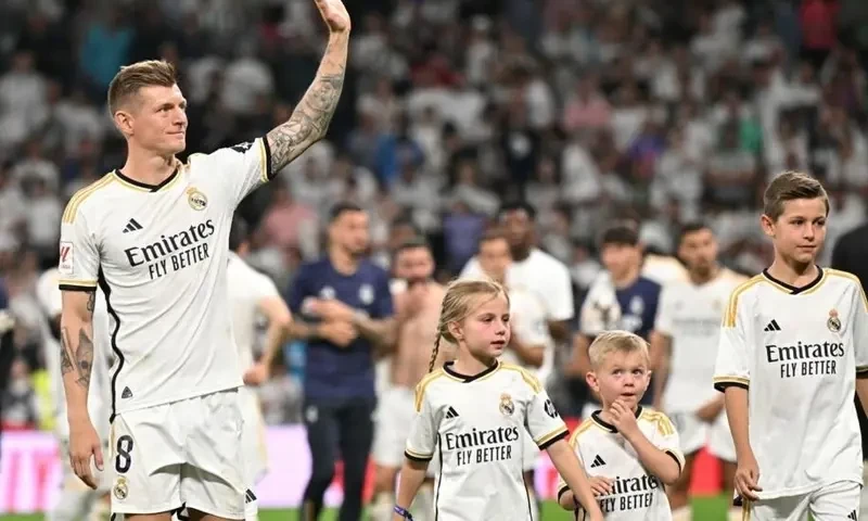 Madrid fans see off Kroos in Betis draw