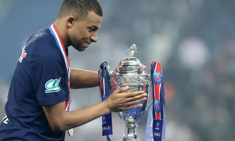 PSG win French Cup final on Mbappe&rsquo;s farewell appearance