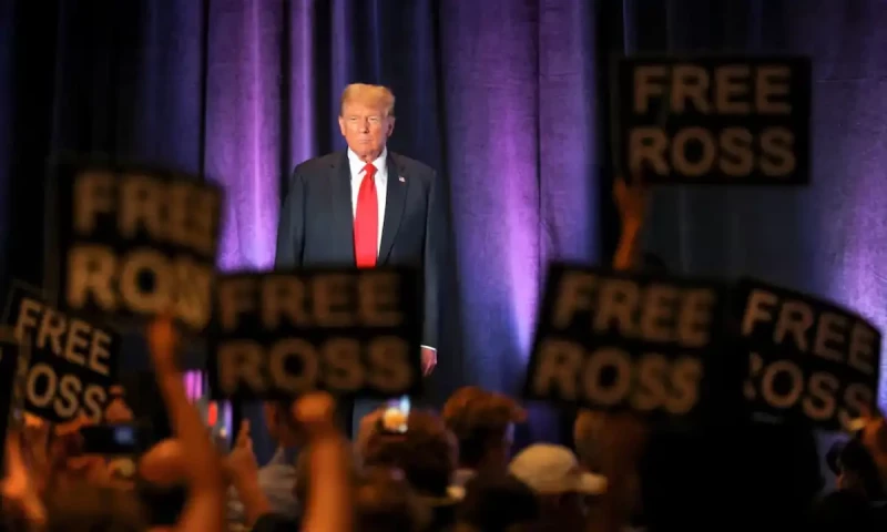 Trump booed and heckled by raucous crowd at Libertarian convention