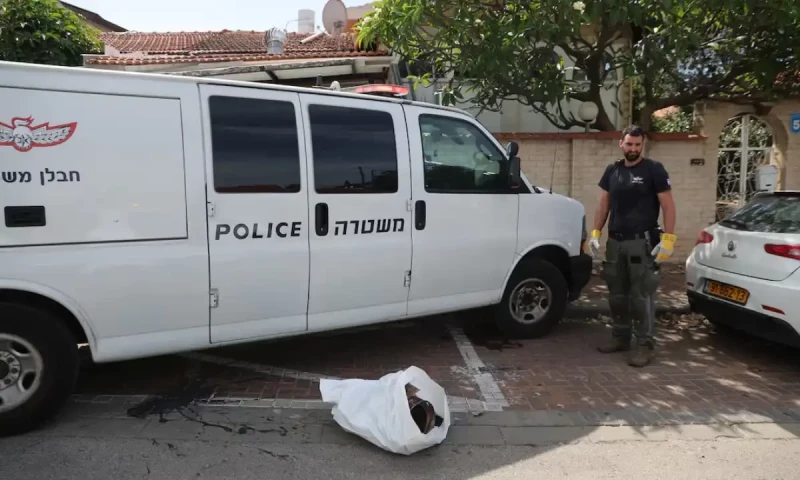 Hamas fires missiles at Tel Aviv, prompting first sirens in months