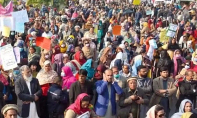 Rawalpindi teachers protest against attending schools in summer vacations