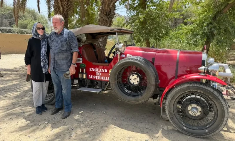 Jacobabad&rsquo;s hot weather prompts Aussie couple to abandon vintage car