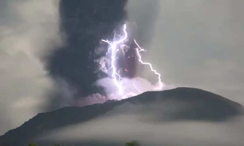 Indonesia&rsquo;s Mount Ibu erupts again, spews hot ash and sand