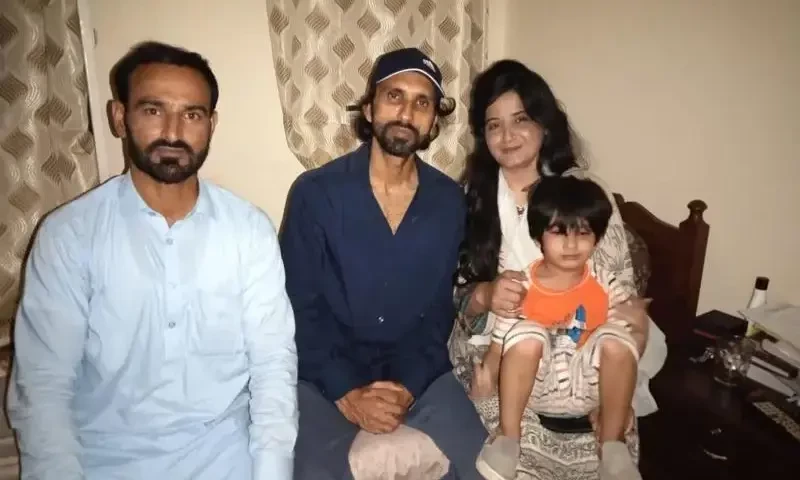 Missing Kashmiri poet Farhat meets family