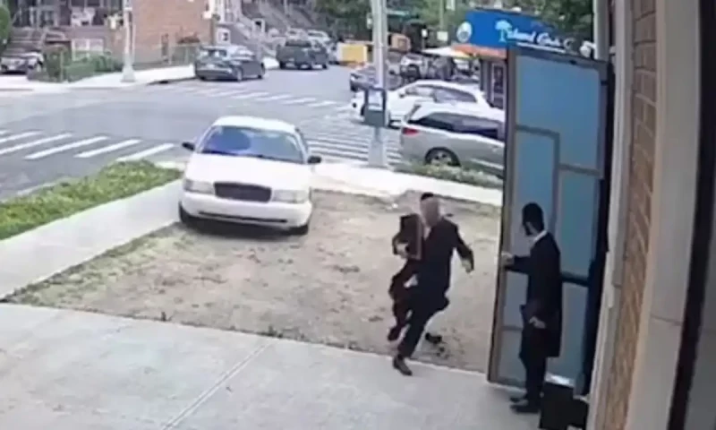 Pakistani taxi driver allegedly tries to attack Jewish students in Brooklyn