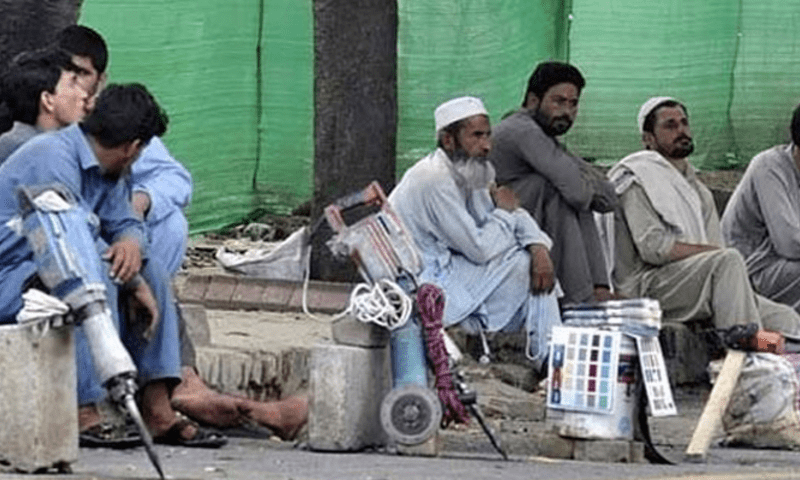 ایک سال میں بےروزگار پاکستانیوں کی شرح میں7فیصد کمی