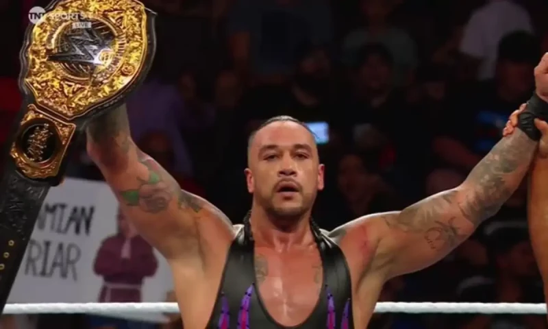 World champ priest edges out veteran Mysterio in thrilling RAW main event