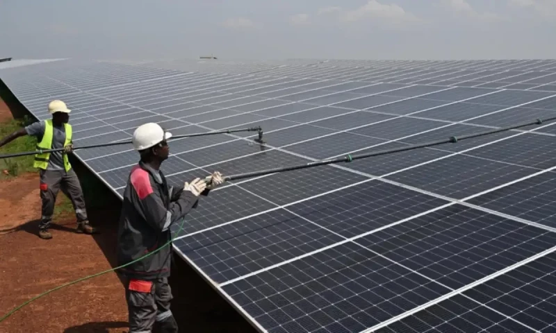 Solar investment outstrips all other power forms: IEA