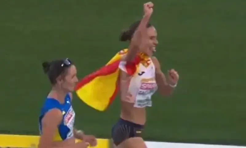 Early celebration costs Spanish racer bronze medal