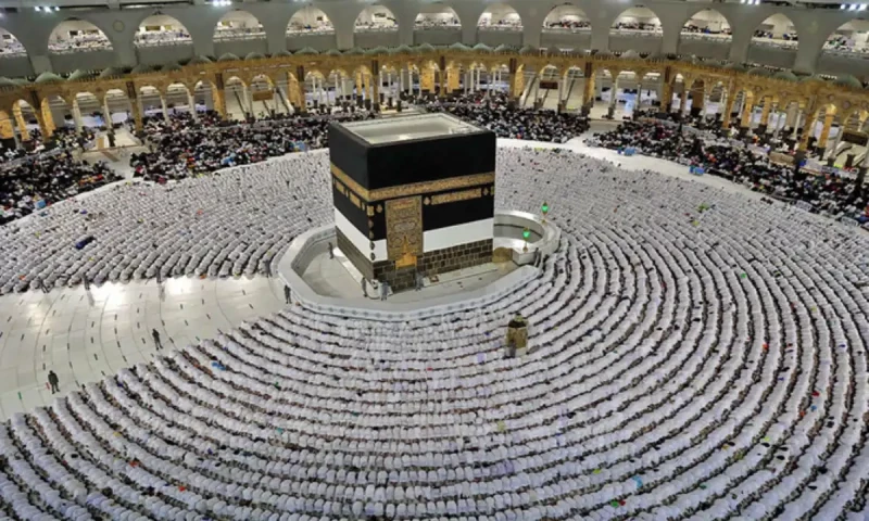 Saudi Arabia clears Makkah of over 300,000 unregistered pilgrims ahead of hajj
