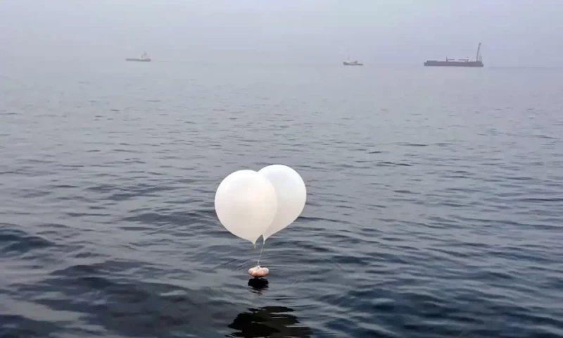South Korea to blast loudspeaker broadcasts after North&rsquo;s trash balloons