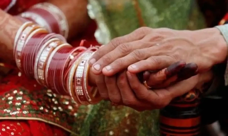 Father faints in LHC after daughter confesses love marriage