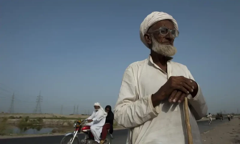 Life expectancy rising in Pakistan, Economic Survey reveals