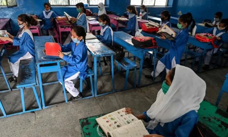 Pakistan&rsquo;s literacy rate rising despite decline in education expenditure