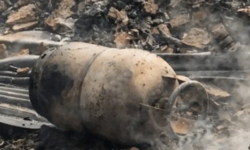 Gujranwala factory roof collapses, two workers trapped