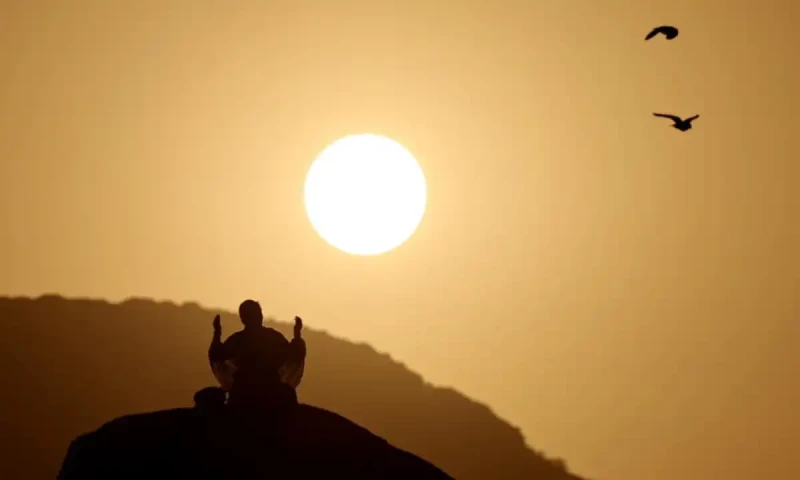 Hajj pilgrims &lsquo;stone the devil&rsquo;