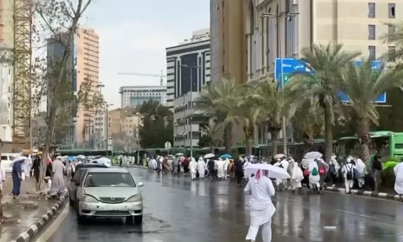 Heavy rainfall break heat spell in various areas of Makkah