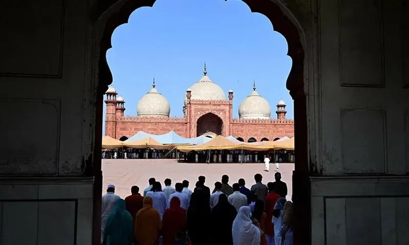 President, PM call for sharing festival&rsquo;s joys with needy as nation celebrates Eid
