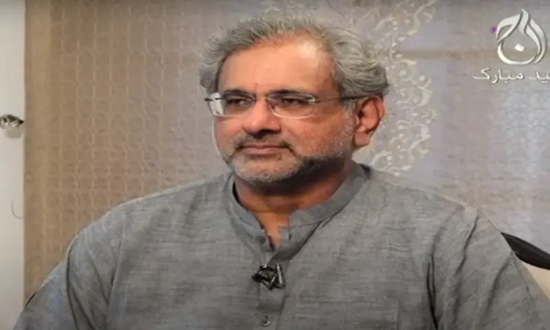 Army&rsquo;s role is not to conduct business, says ex-PM Abbasi
