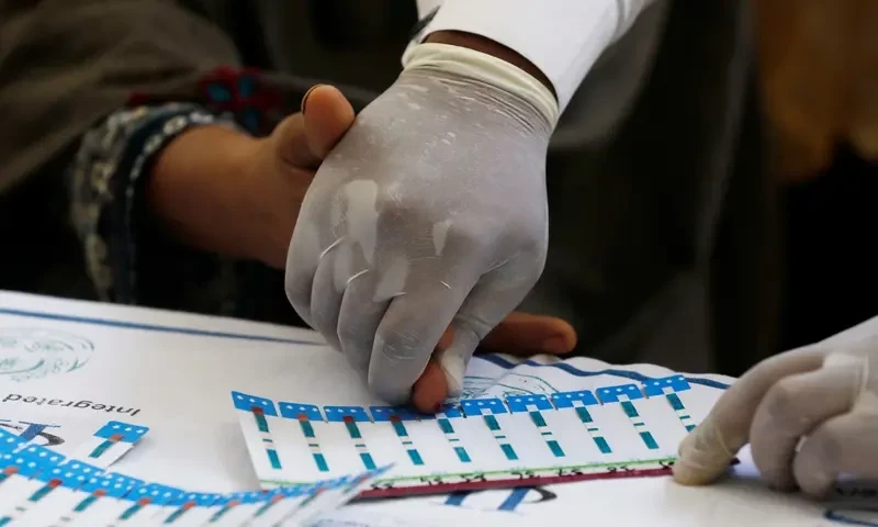 Sindh getting 260 new cases of HIV every month