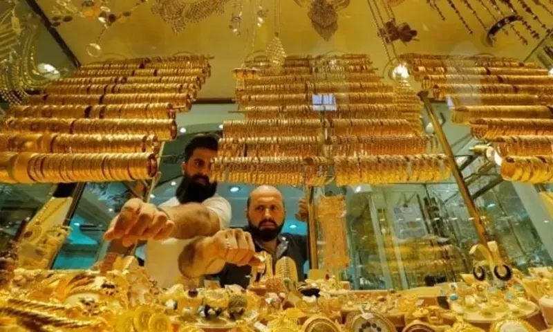 Gold rates shrink by Rs500 per tola