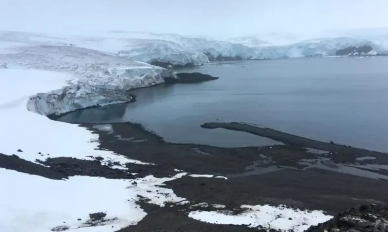 Antarctic faces melting &lsquo;tipping point&rsquo; as oceans warm: study