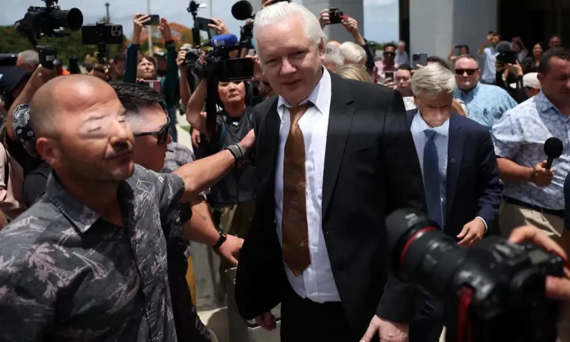 Passionate welcome for WikiLeaks founder Assange as he lands in Australia