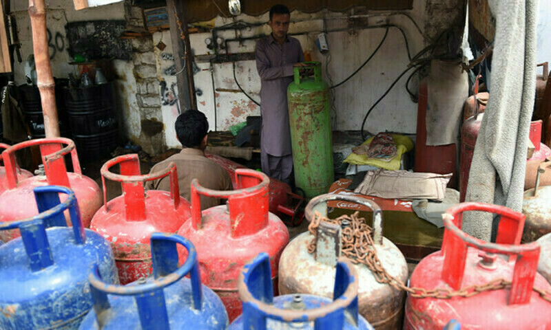 Sindh govt order to shift LNG, LPG shops outside residential area