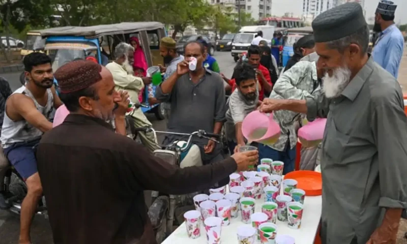 Karachi to sear as PMD forecast hot, humid weather today